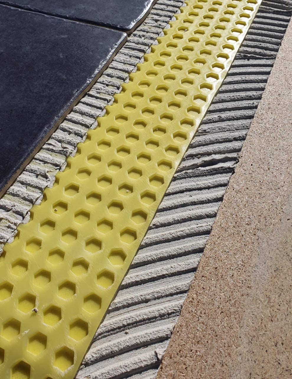 Tile Backer Boards – Decoupling Membrane for Newly Laid Floors 30m² / 10m² / 5m² – Anti-Crack, Waterproof and Sound-Proof Plastic Ply Decoupling Membrane – Quick & Easy Laying with Easy Spread Adhesive